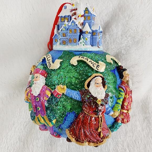 2002 Christopher Radko Santa's Around the World Handmade Ornament - Picture 4 of 7